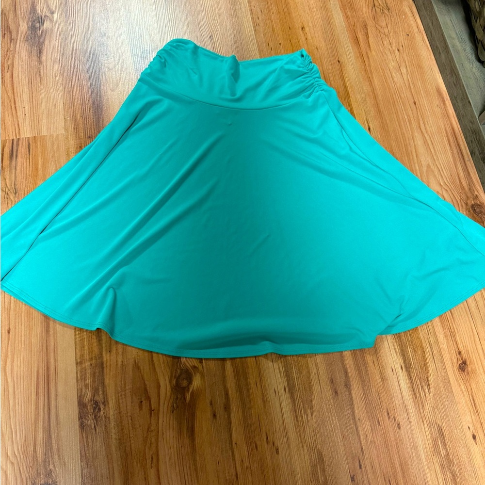 Flared-mid thigh skirt